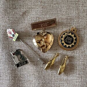 Gold Heart Bowling Pin